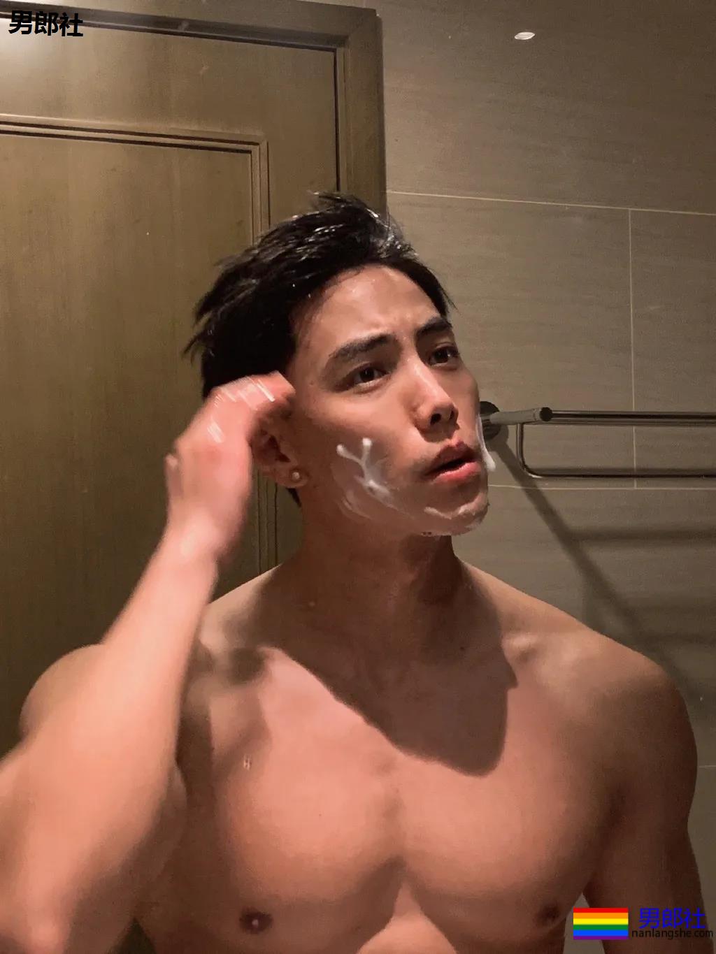 大壮腿体育生鼻子超大，这身腱子肉是藏不住了！ - 51虹马