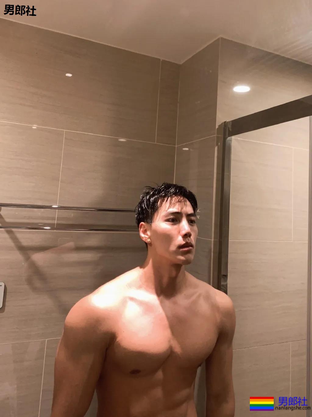 大壮腿体育生鼻子超大，这身腱子肉是藏不住了！ - 51虹马