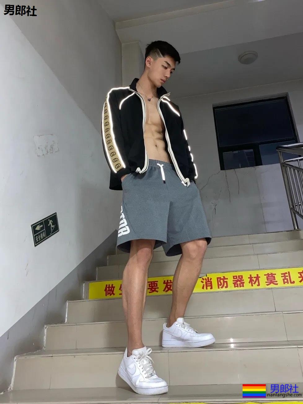 选个体育生做男友,发堉超好的那种! - 51虹马 选个体育生做男友,发堉超好的那种! - 51虹马