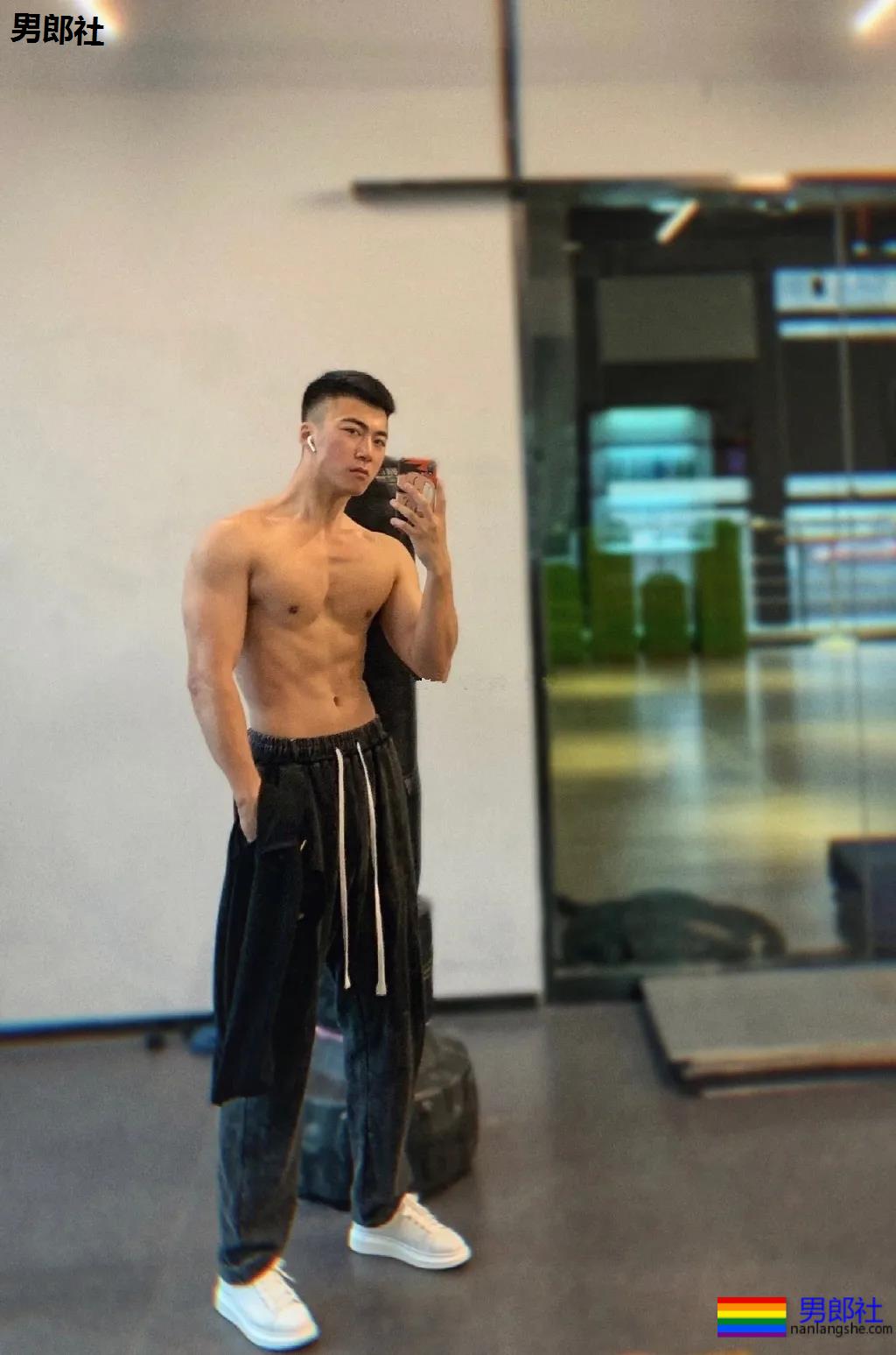 选个体育生做男友,发堉超好的那种! - 51虹马 选个体育生做男友,发堉超好的那种! - 51虹马