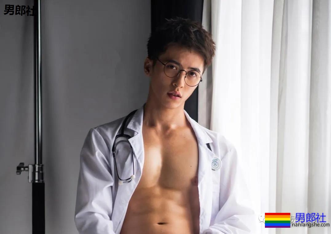 又一名肌肉医生火了？网红名媛为了红真是会炒作 - 51虹马