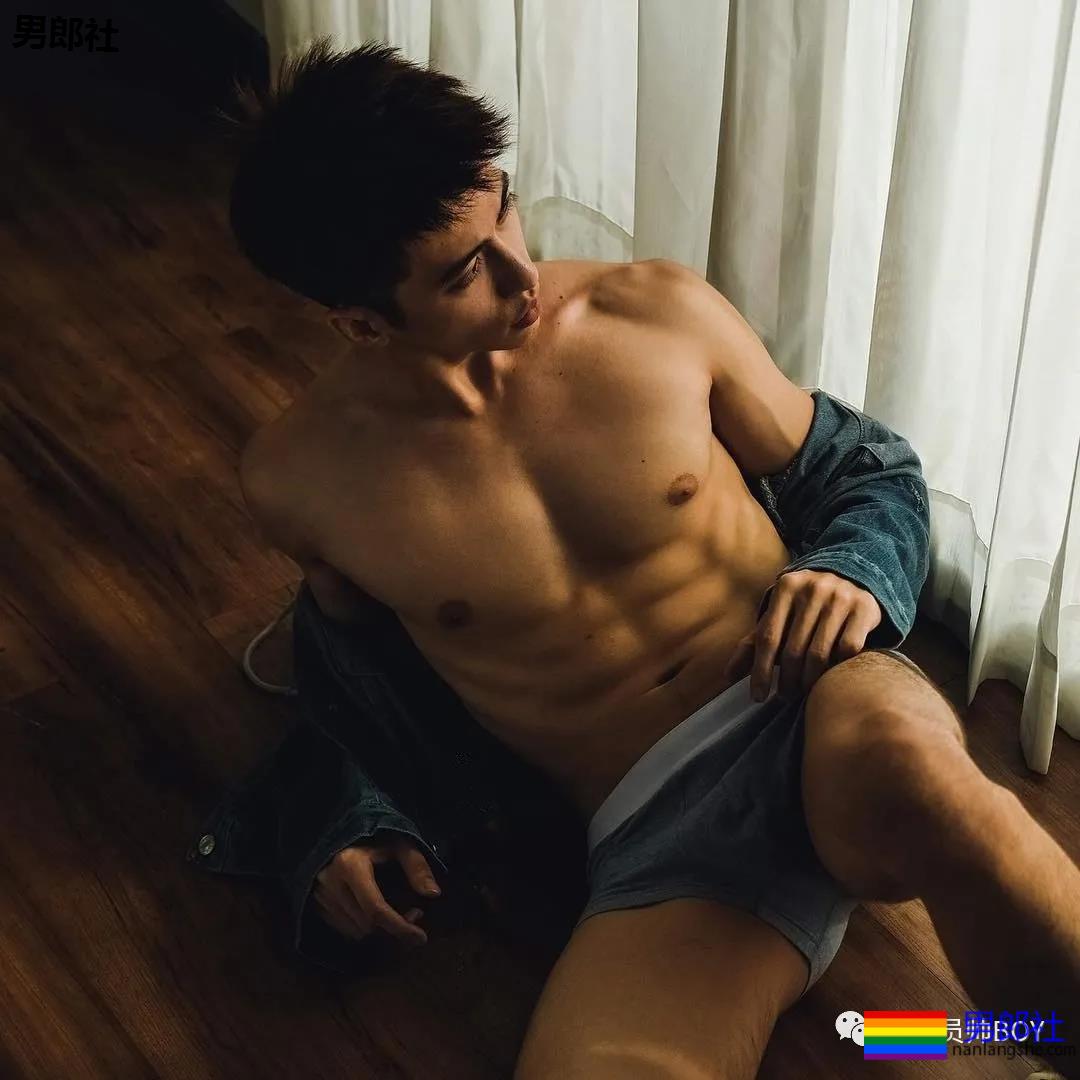 又一名肌肉医生火了？网红名媛为了红真是会炒作 - 51虹马