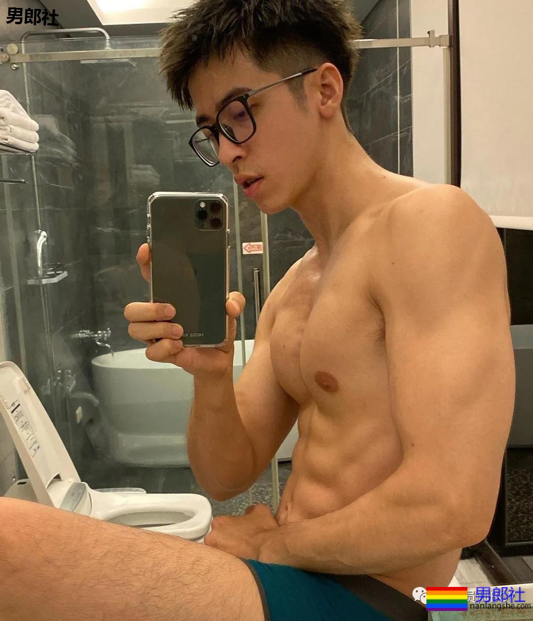 又一名肌肉医生火了？网红名媛为了红真是会炒作 - 51虹马