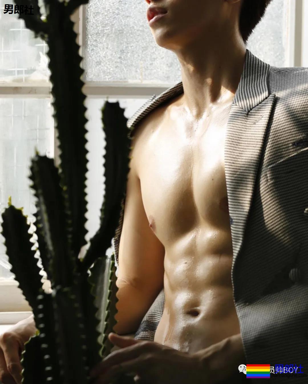 又一名肌肉医生火了？网红名媛为了红真是会炒作 - 51虹马