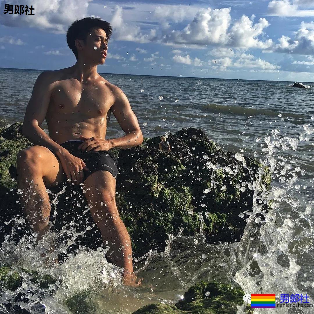 又一名肌肉医生火了？网红名媛为了红真是会炒作 - 51虹马