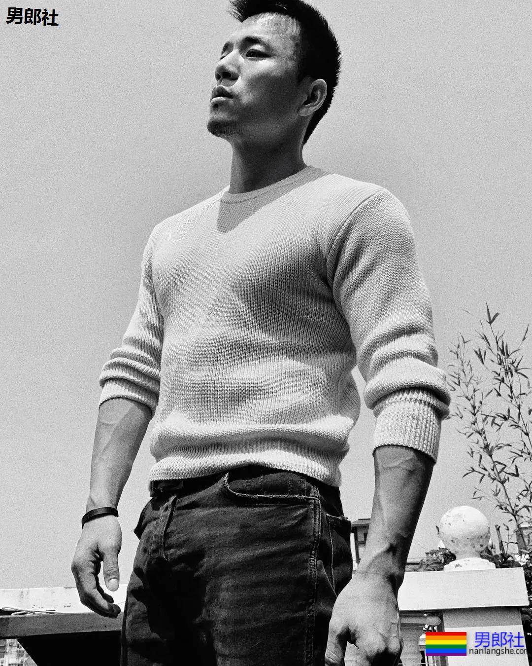 手臂比你大腿都粗壮的内蒙古汉子，真的威武雄壮 - 51虹马