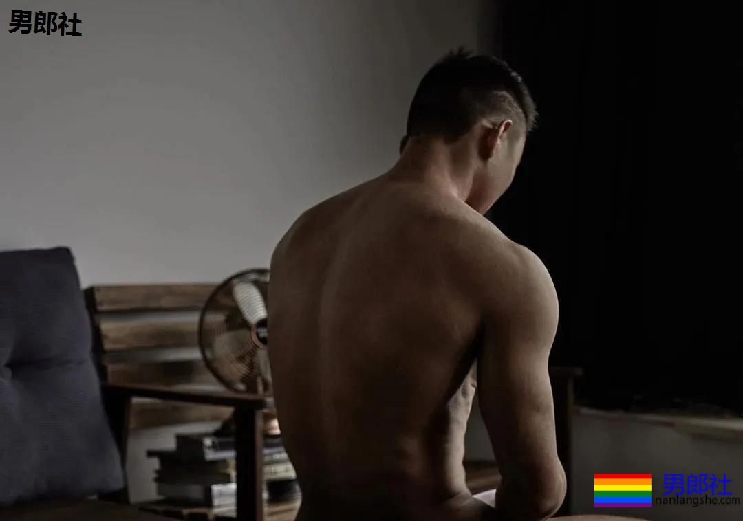 手臂比你大腿都粗壮的内蒙古汉子，真的威武雄壮 - 51虹马