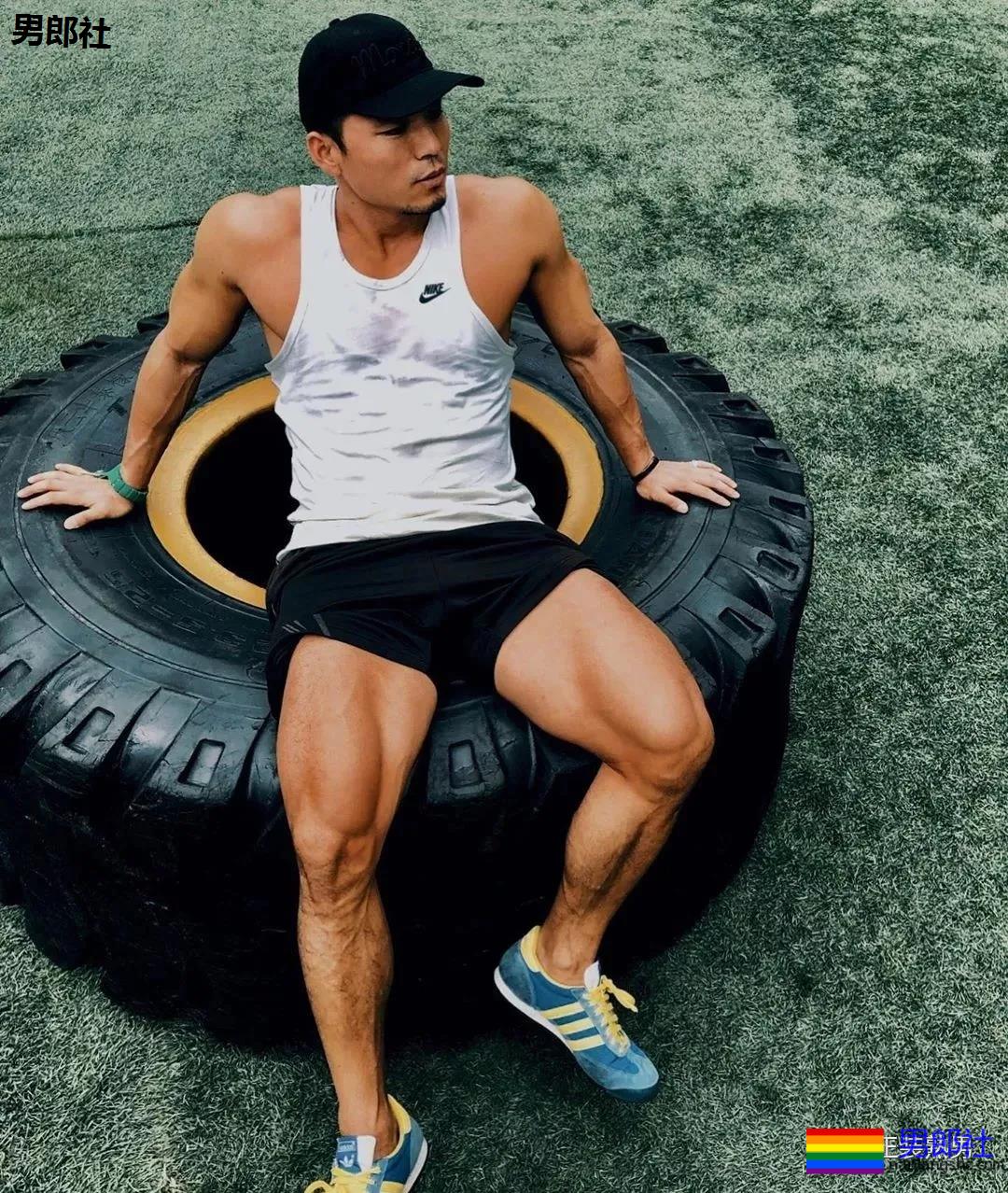 手臂比你大腿都粗壮的内蒙古汉子，真的威武雄壮 - 51虹马