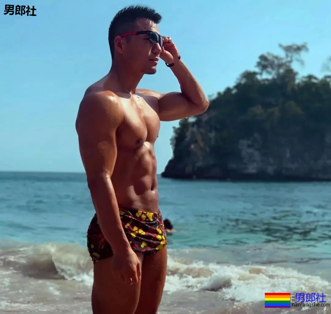 手臂比你大腿都粗壮的内蒙古汉子，真的威武雄壮 - 51虹马