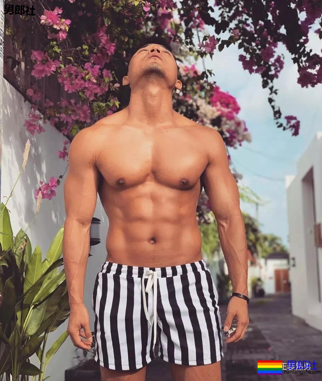 手臂比你大腿都粗壮的内蒙古汉子，真的威武雄壮 - 51虹马