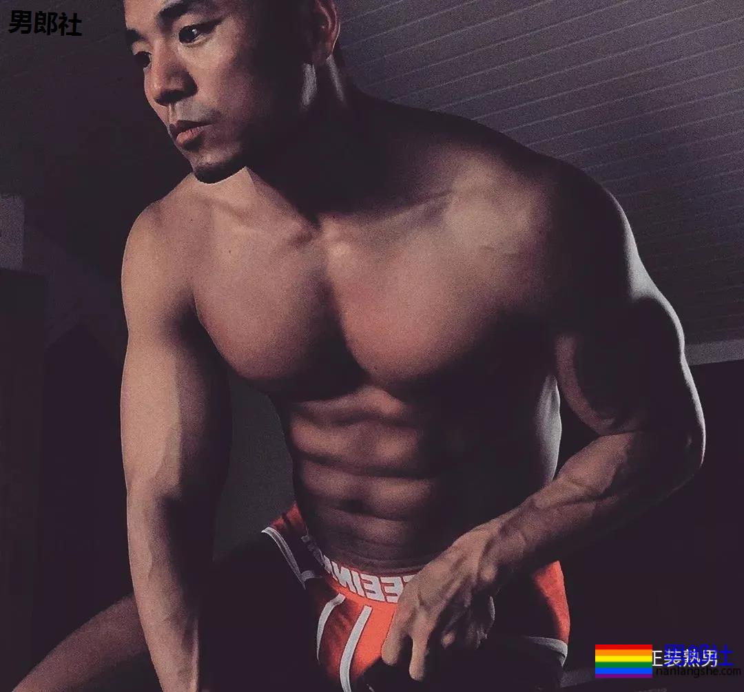 手臂比你大腿都粗壮的内蒙古汉子，真的威武雄壮 - 51虹马