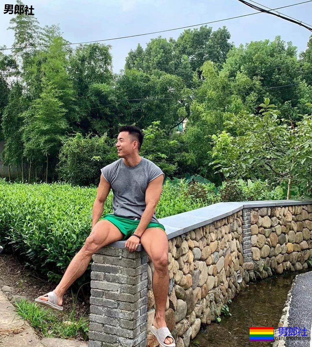 手臂比你大腿都粗壮的内蒙古汉子，真的威武雄壮 - 51虹马