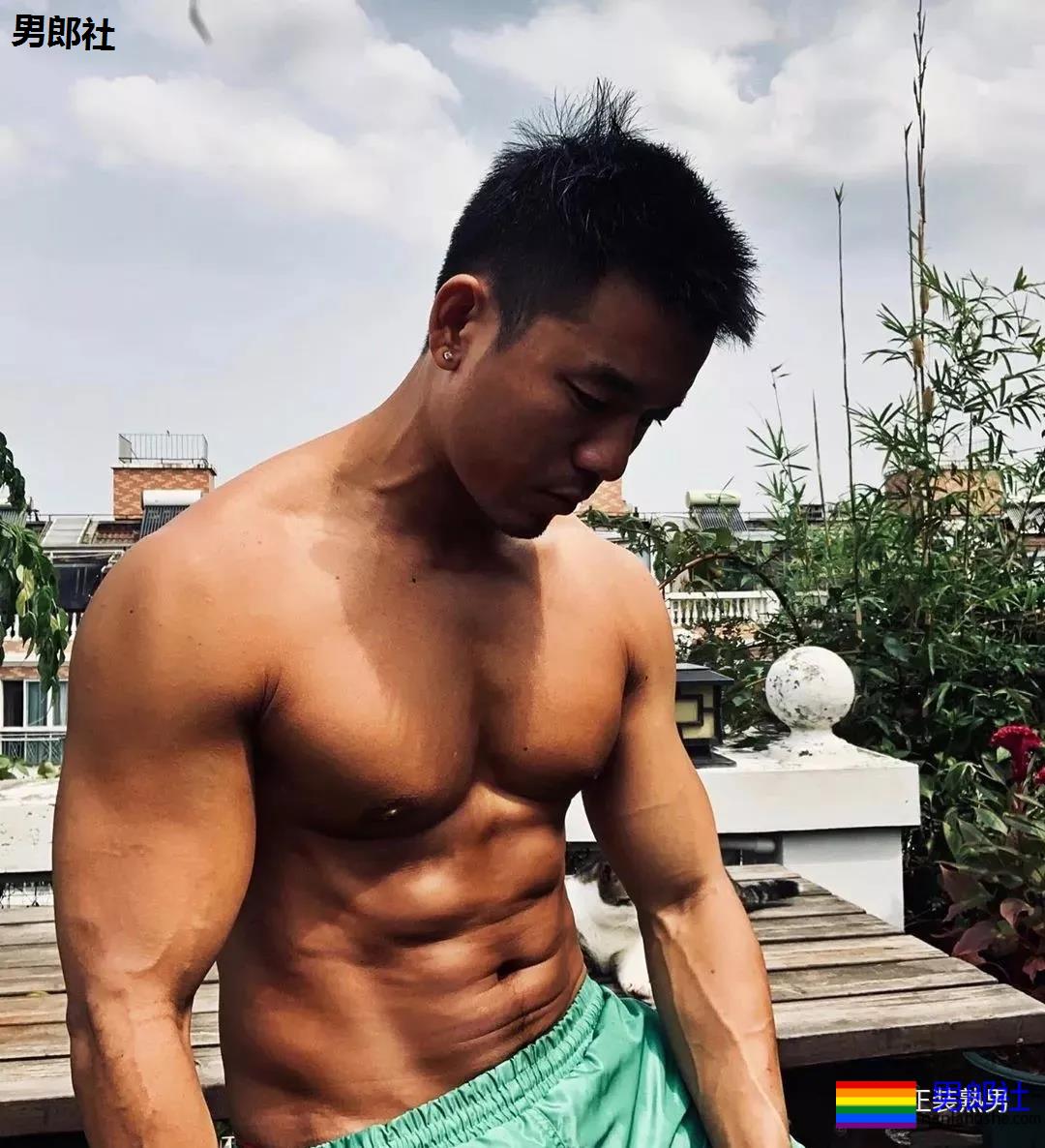 手臂比你大腿都粗壮的内蒙古汉子，真的威武雄壮 - 51虹马