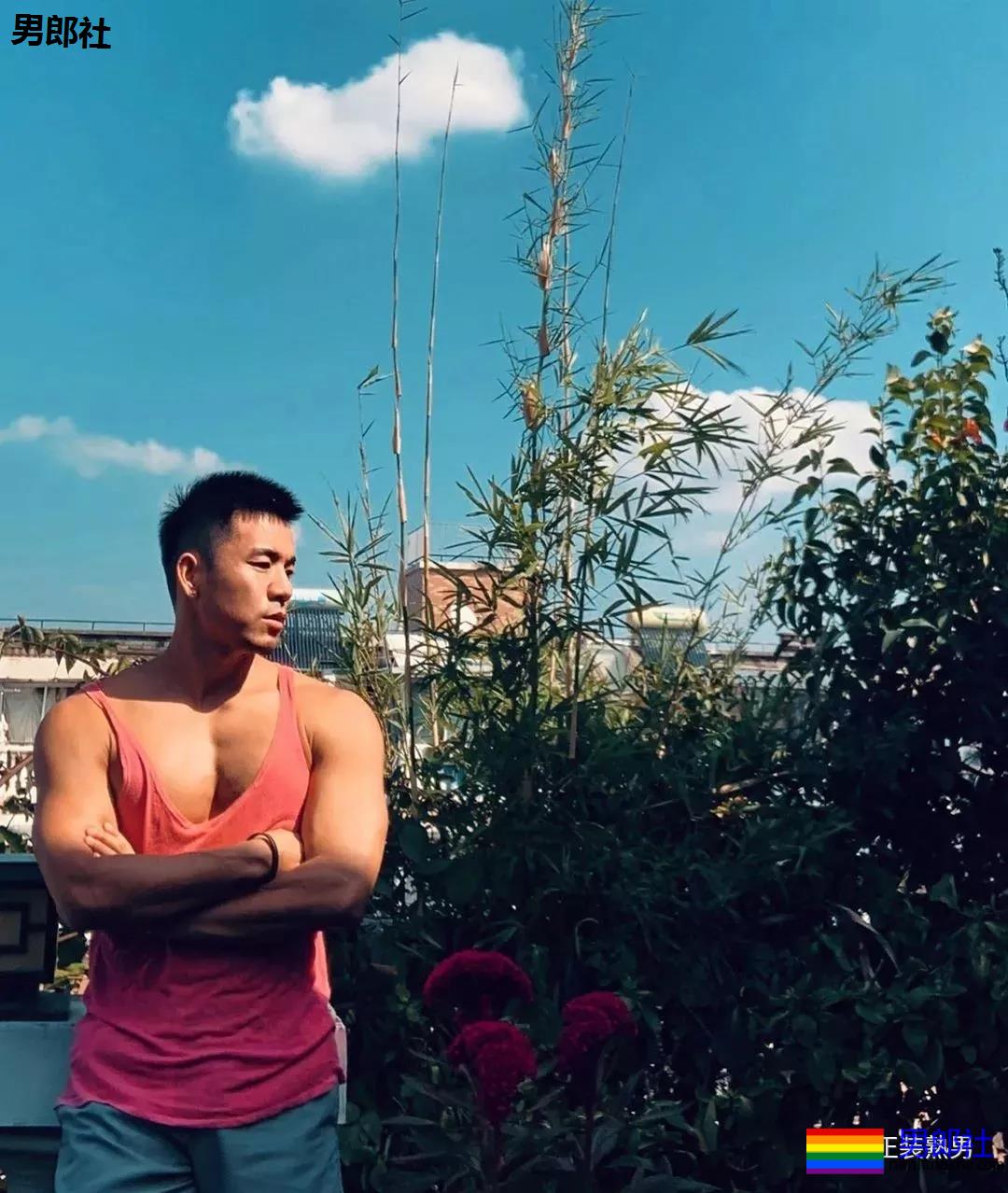 手臂比你大腿都粗壮的内蒙古汉子，真的威武雄壮 - 51虹马