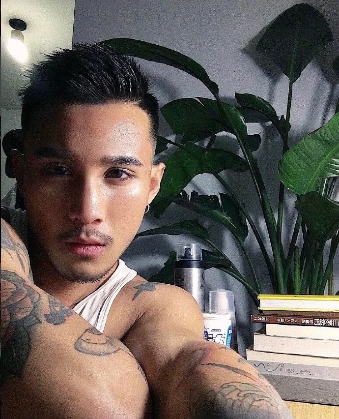 越南的一位男模,他比较钟情于小动物-51虹马