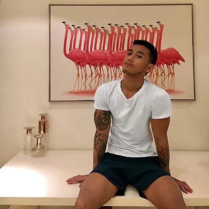 越南的一位男模，他比较钟情于小动物 - 51虹马