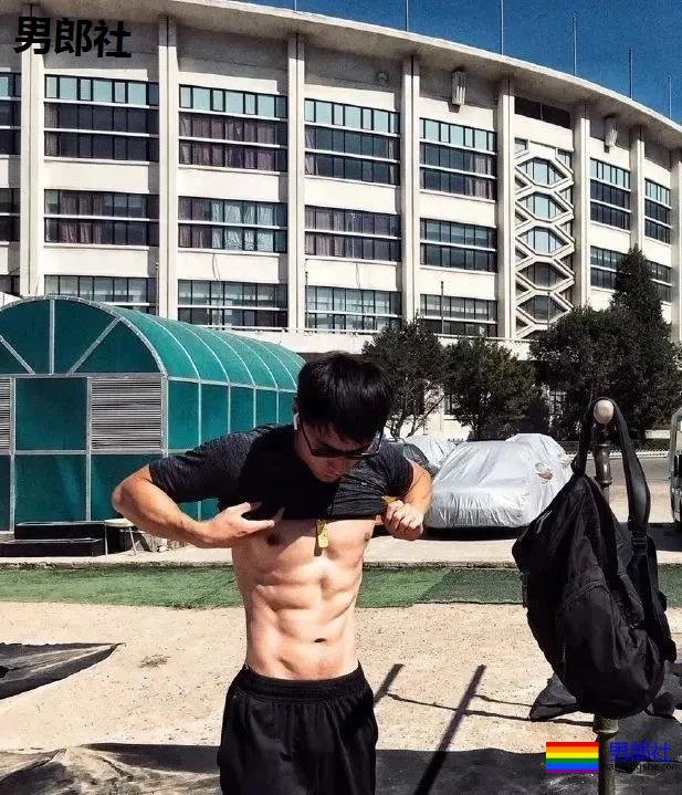 新版“武松”的身材太犯规了！不仅有大胸肌还有人鱼线！ - 51虹马