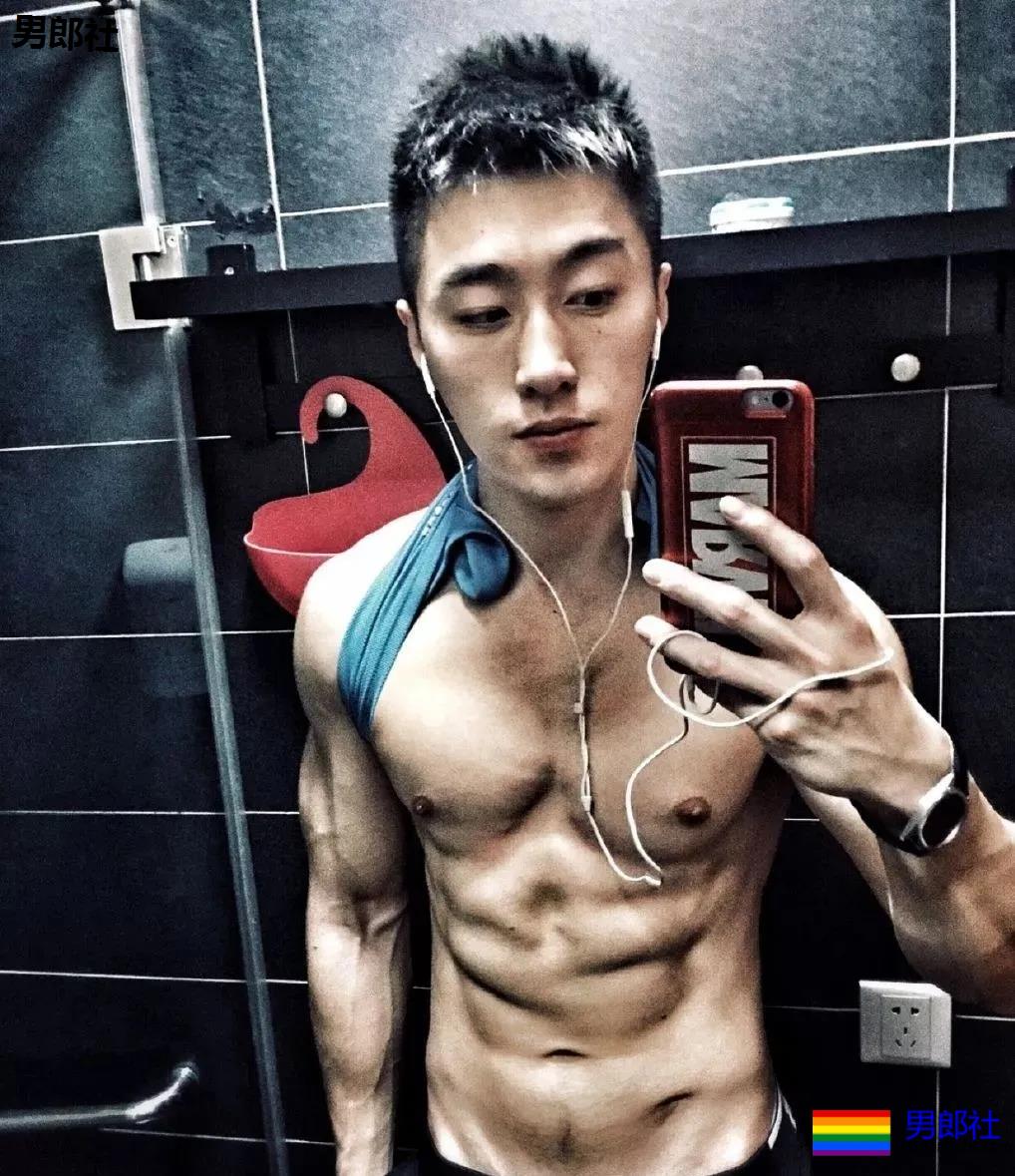 新版“武松”的身材太犯规了！不仅有大胸肌还有人鱼线！ - 51虹马