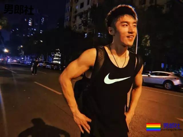 新版“武松”的身材太犯规了！不仅有大胸肌还有人鱼线！ - 51虹马