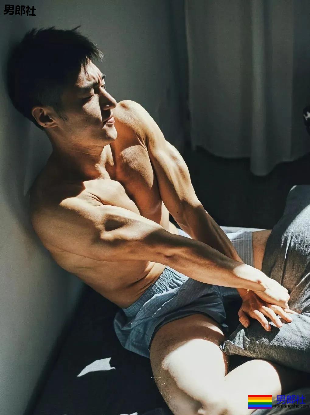 新版“武松”的身材太犯规了！不仅有大胸肌还有人鱼线！ - 51虹马