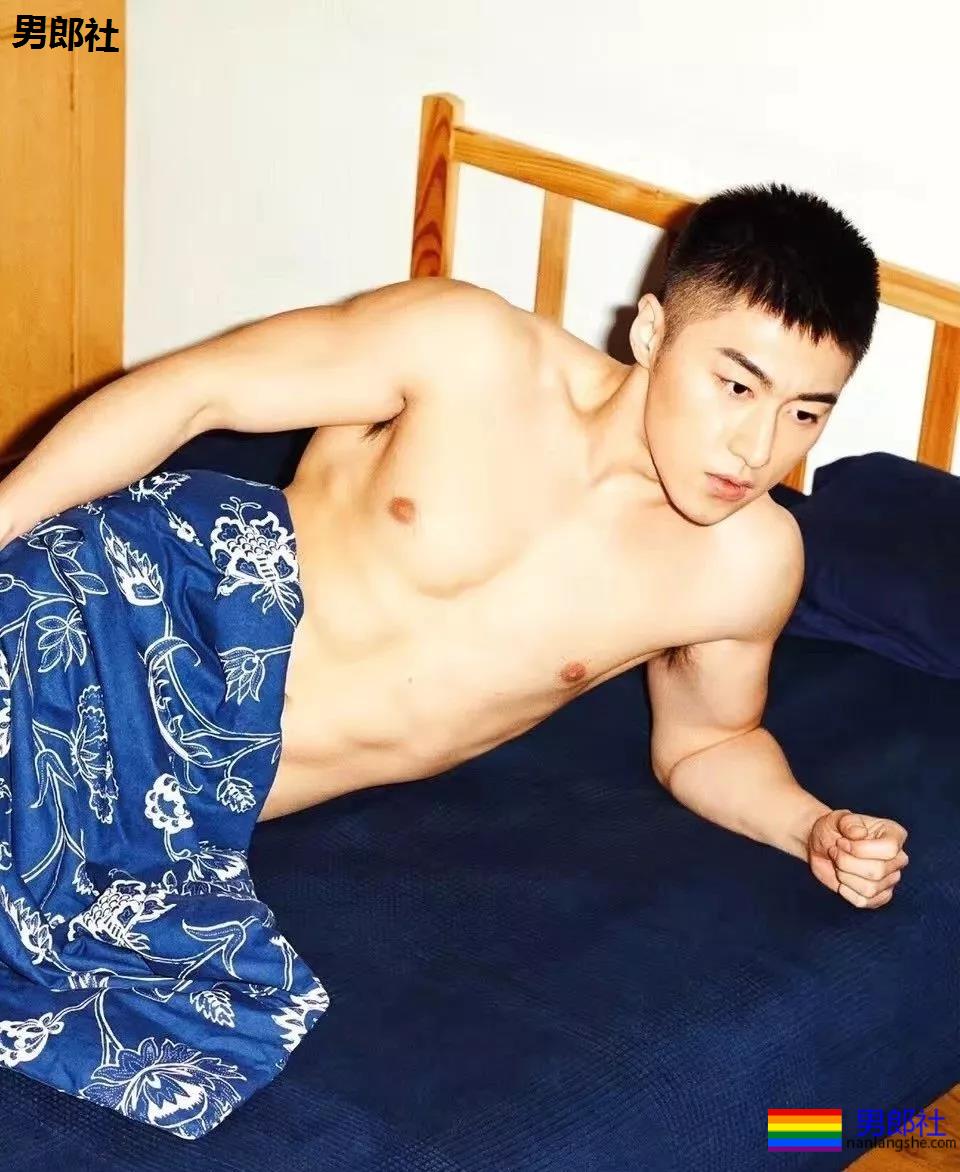 新版“武松”的身材太犯规了！不仅有大胸肌还有人鱼线！ - 51虹马