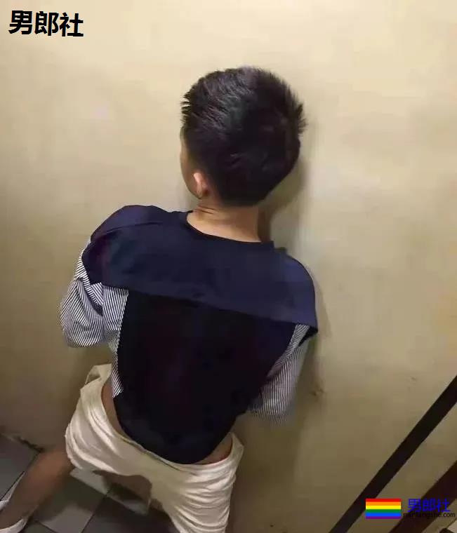 交欢、偷窥、偷拍！公厕鸟洞的猎艳！ - 51虹马