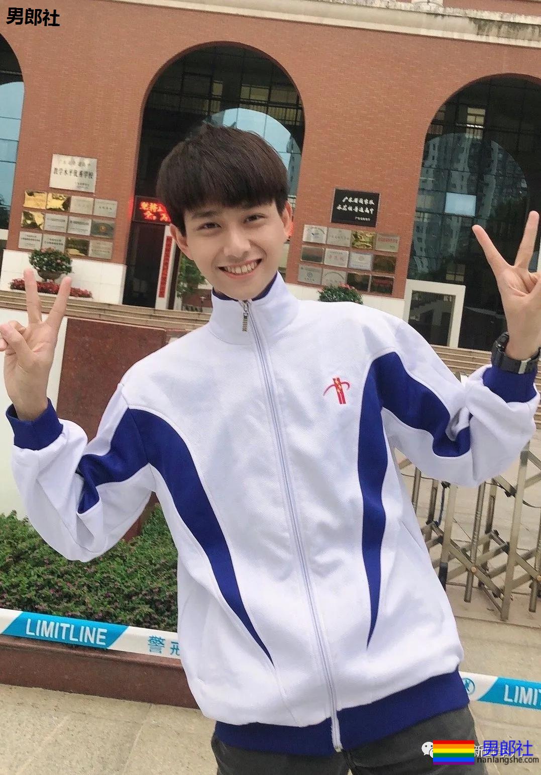 重庆涪陵五中17岁的高三男生因长太帅火了！ - 51虹马