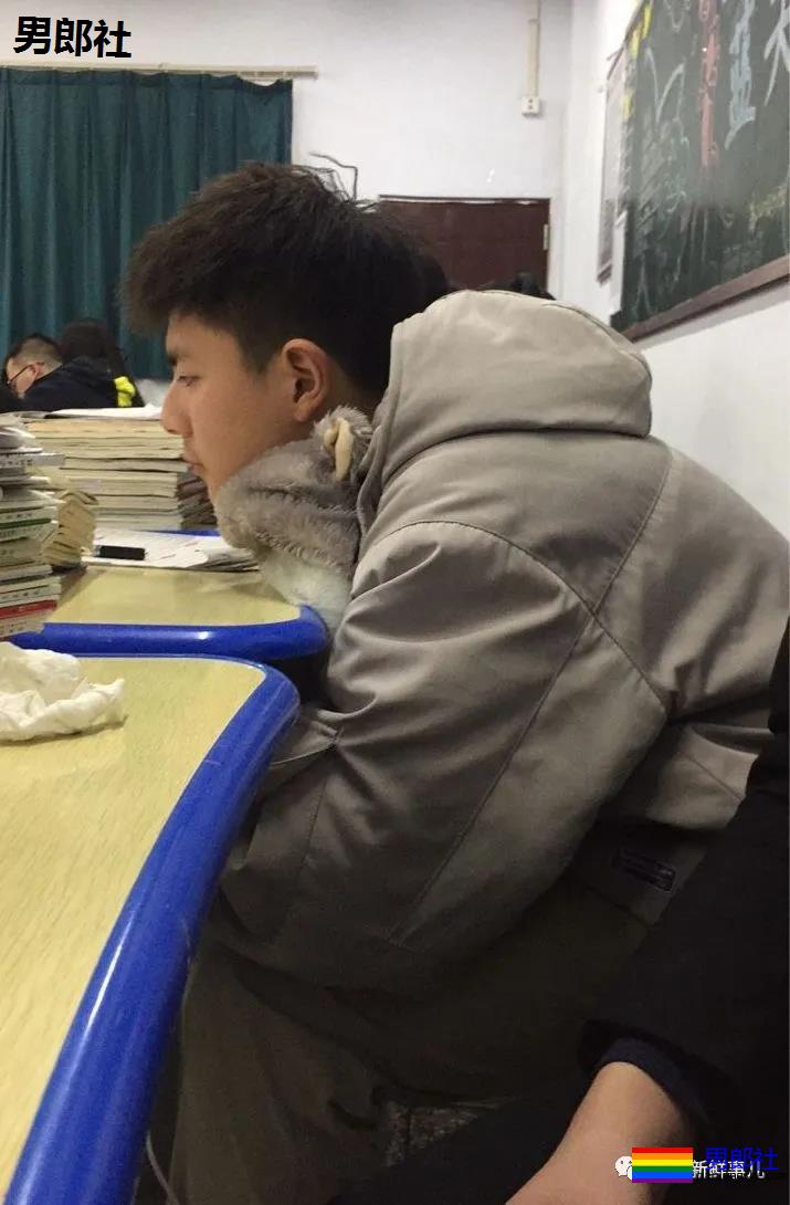 重庆涪陵五中17岁的高三男生因长太帅火了！ - 51虹马