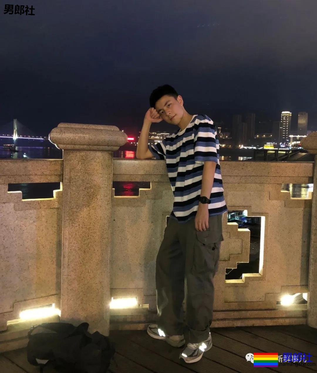 重庆涪陵五中17岁的高三男生因长太帅火了！ - 51虹马