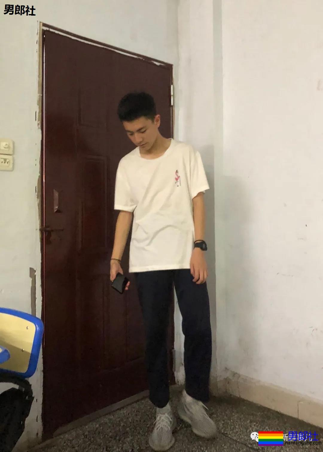 重庆涪陵五中17岁的高三男生因长太帅火了！ - 51虹马