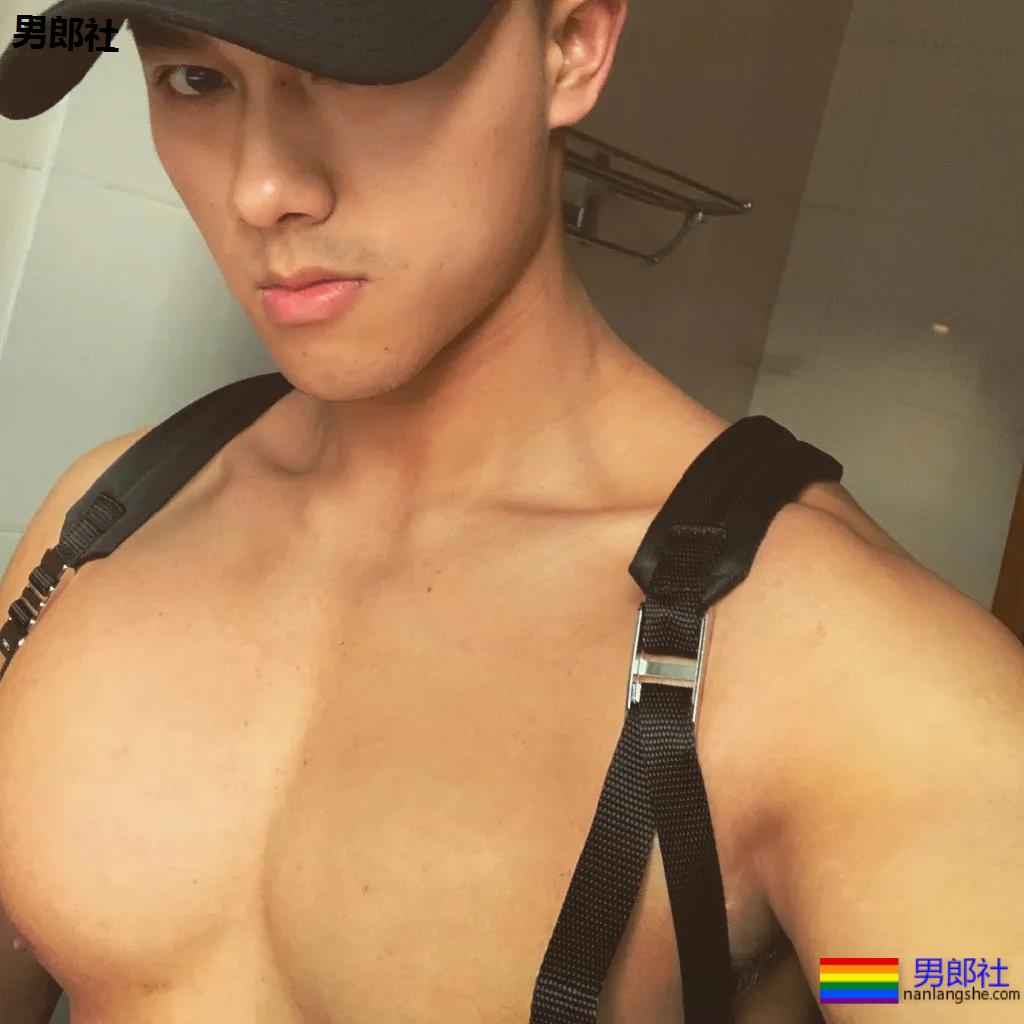 短寸体育生长腿大鼻子，私密照爆红网络，打莊极强！-51虹马