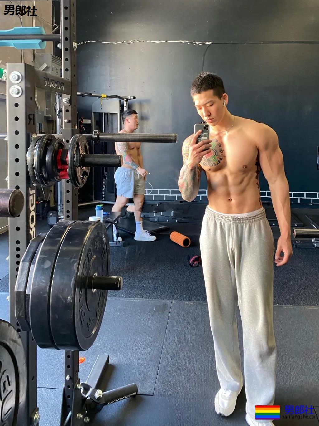 195灰裤子体育生,长腿翘臀公狗腰,强大实力藏不住了! - 51虹马 195灰裤子体育生,长腿翘臀公狗腰,强大实力藏不住了! - 51虹马