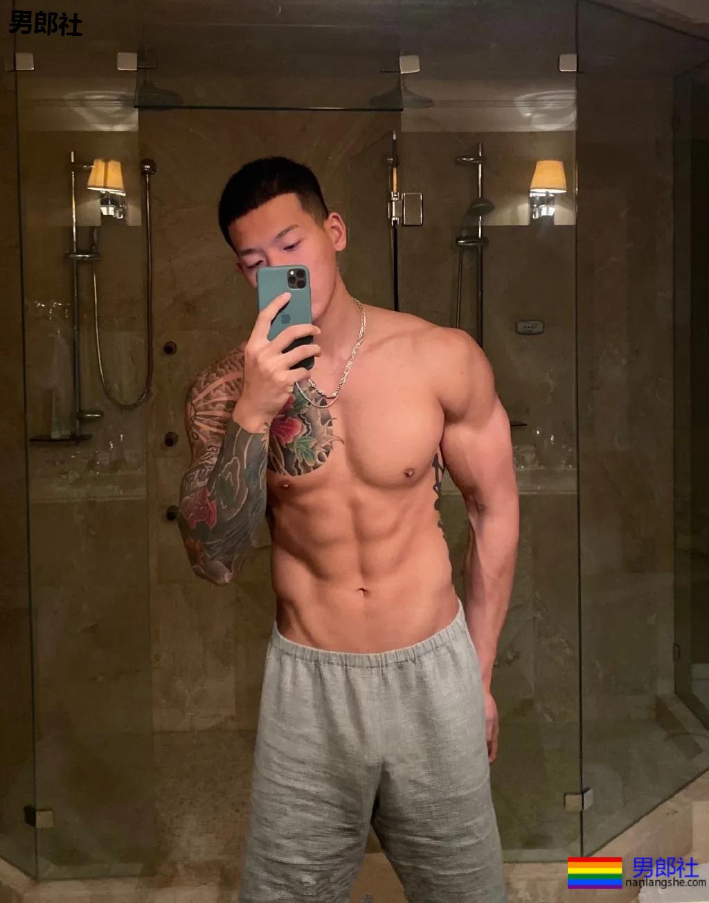 195灰裤子体育生,长腿翘臀公狗腰,强大实力藏不住了! - 51虹马 195灰裤子体育生,长腿翘臀公狗腰,强大实力藏不住了! - 51虹马