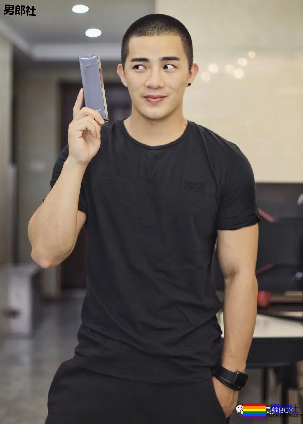 百万粉的网红健身教练早年曾那么丑！如今逆袭帅到被盗图 - 51虹马