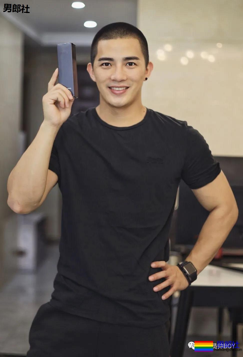 百万粉的网红健身教练早年曾那么丑！如今逆袭帅到被盗图 - 51虹马