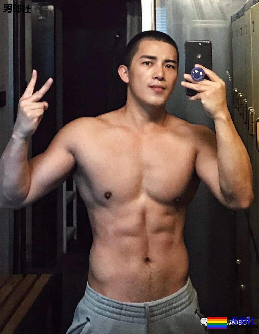 百万粉的网红健身教练早年曾那么丑！如今逆袭帅到被盗图 - 51虹马