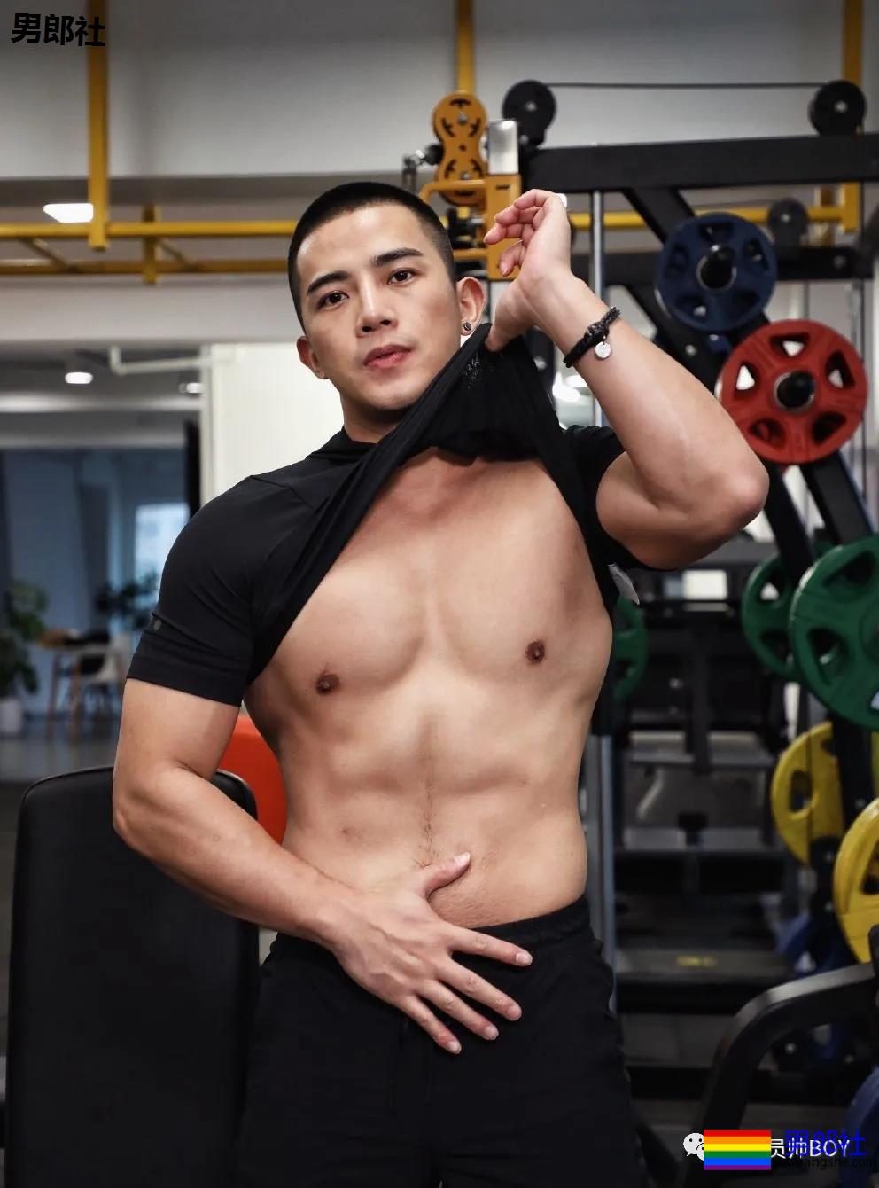 百万粉的网红健身教练早年曾那么丑！如今逆袭帅到被盗图 - 51虹马