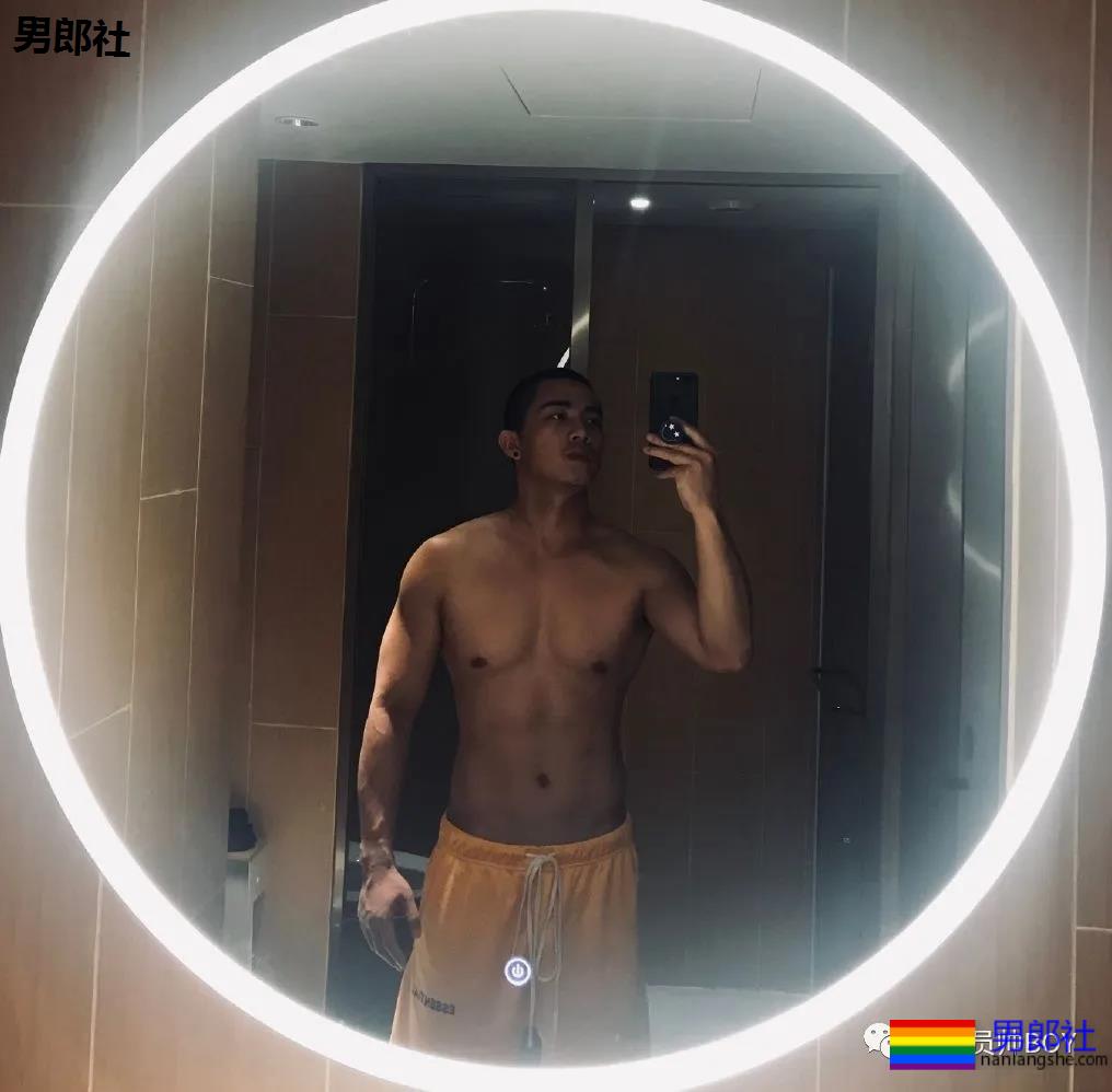 百万粉的网红健身教练早年曾那么丑！如今逆袭帅到被盗图 - 51虹马