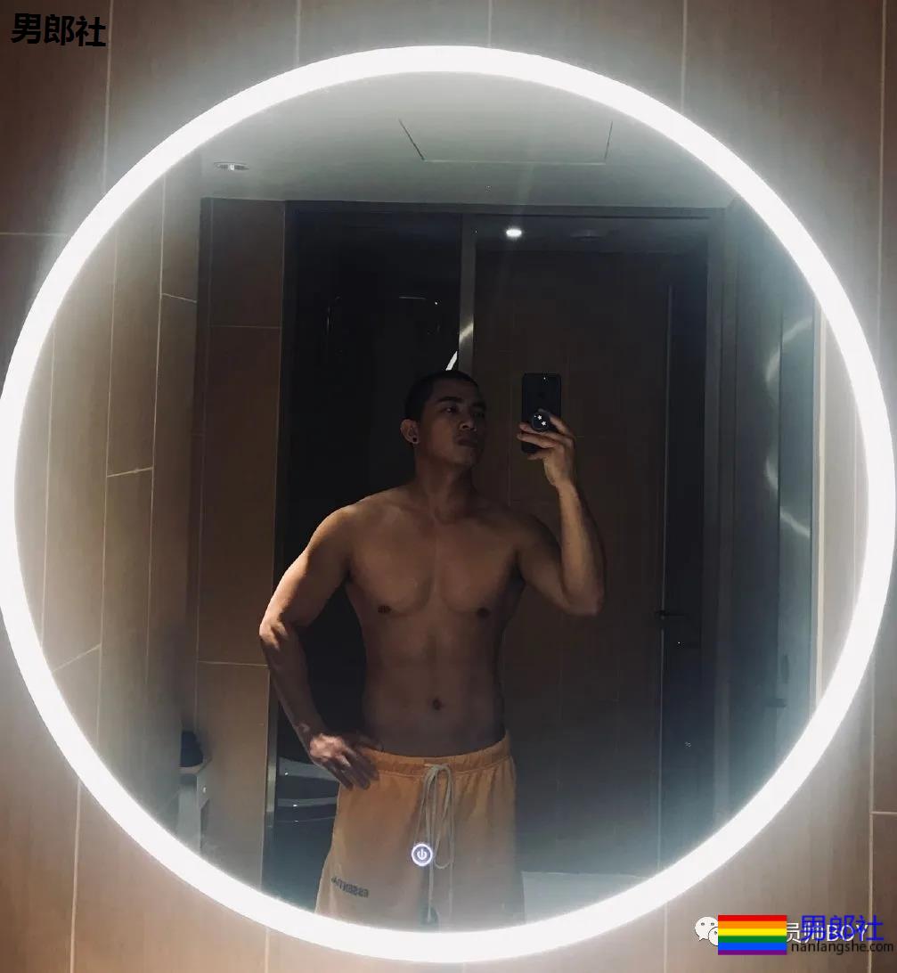 百万粉的网红健身教练早年曾那么丑！如今逆袭帅到被盗图 - 51虹马