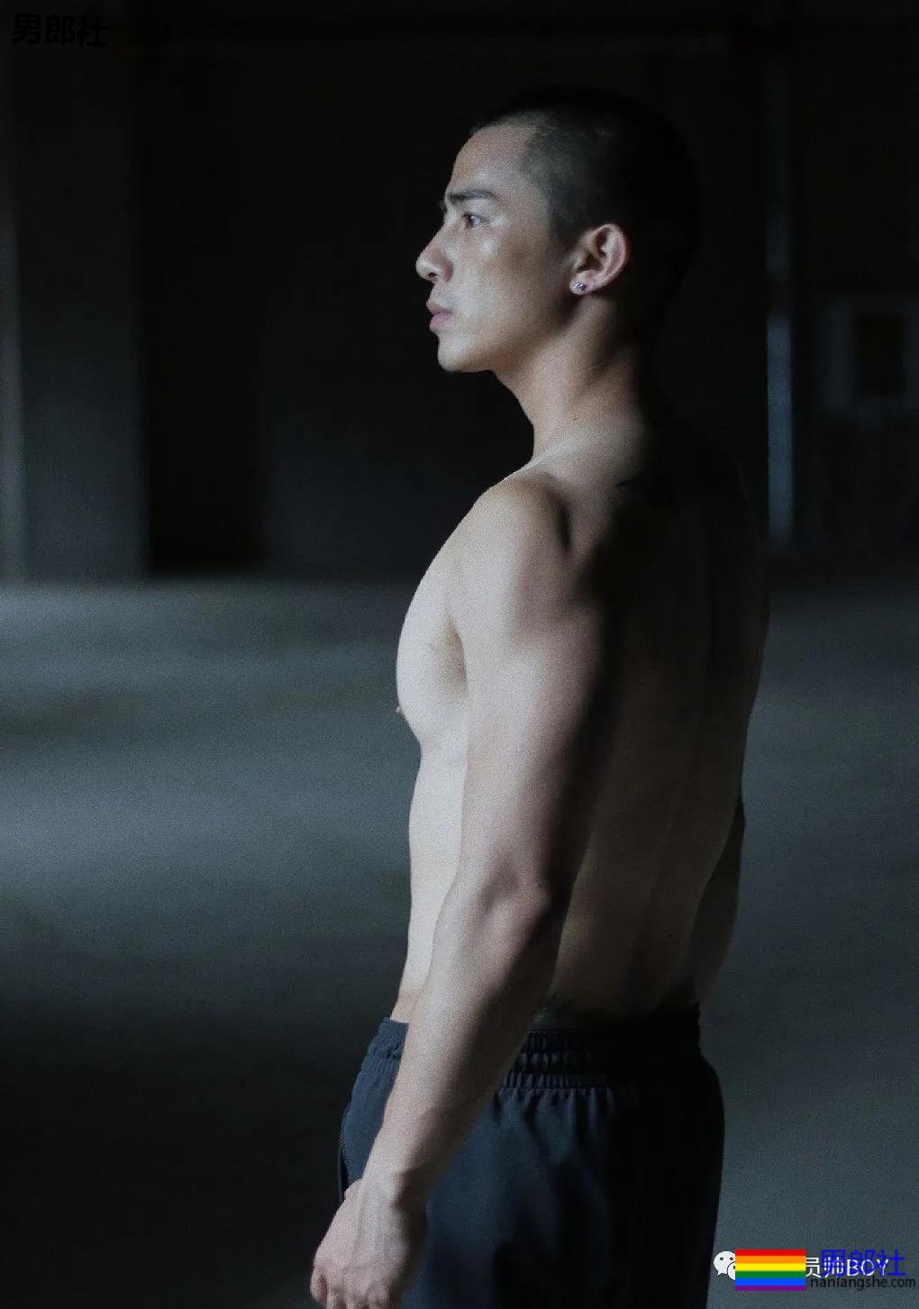 百万粉的网红健身教练早年曾那么丑！如今逆袭帅到被盗图 - 51虹马