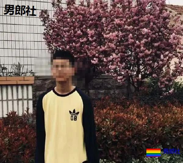 15岁同性恋学生手被父亲打骨折骂变态，留遗书失联-51虹马