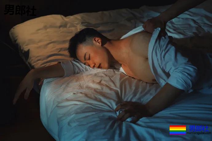 gay对男人都不挑、x生活混乱？ - 51虹马