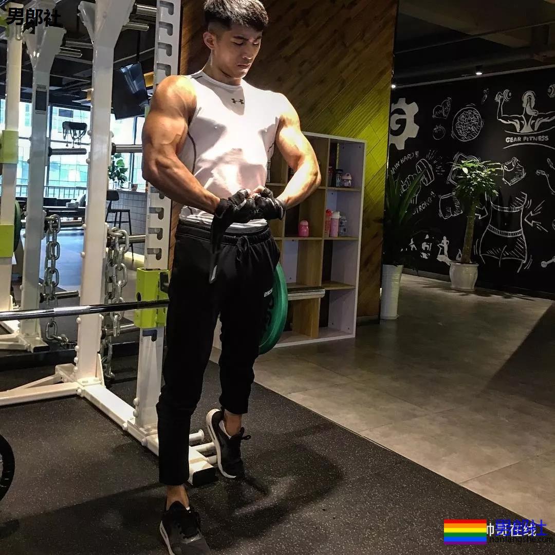 直男体育生、寸头小奶狗刷屏!爆款腱子肉男朋友,你抵抗得了吗?-51虹马