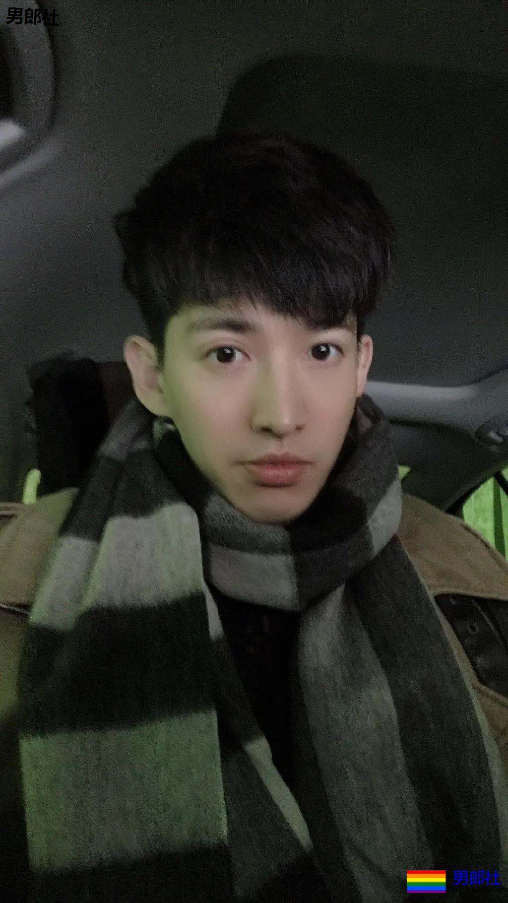 195篮球体育生挺腰小视频火了，长腿大鼻子腰力惊人! - 51虹马