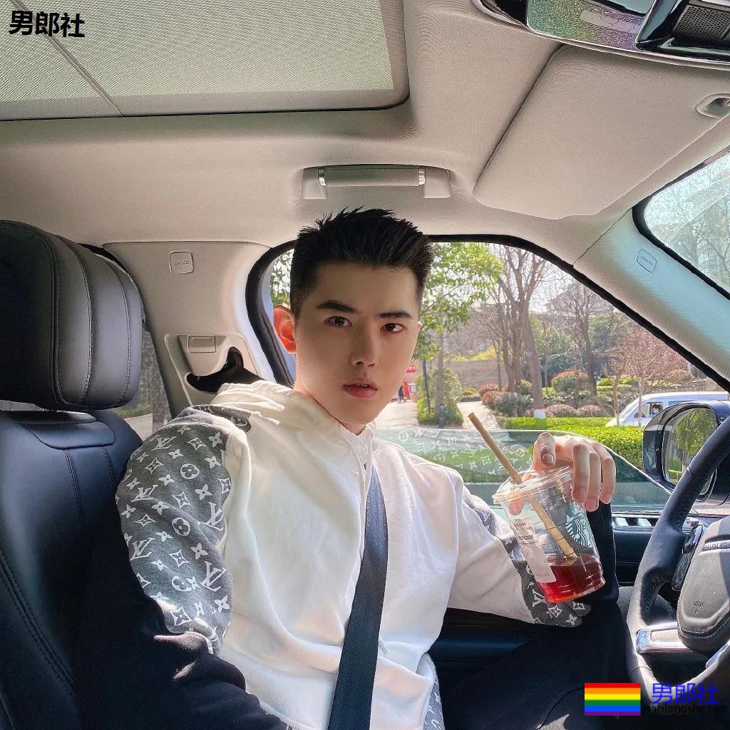 193大长腿超帅小奶狗，康康谁又可以了？ - 51虹马