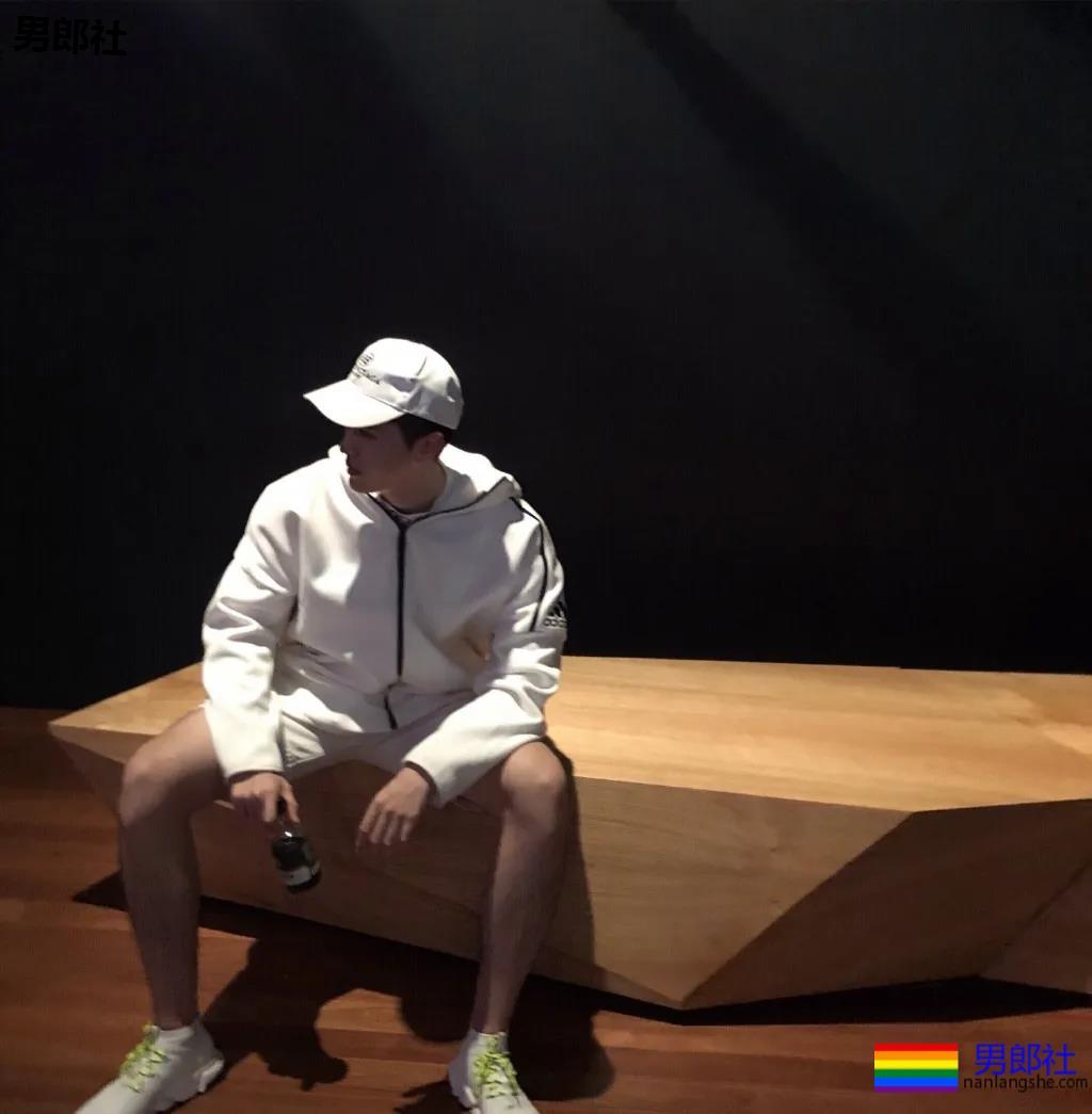 193大长腿超帅小奶狗，康康谁又可以了？ - 51虹马