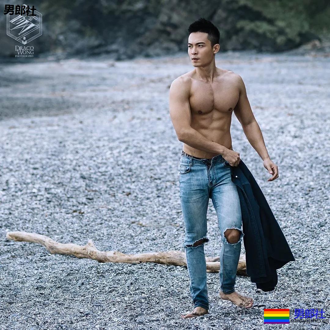 国际运动员在浴室更衣洗Z过程，男+男一个更衣室，看完太可了。 - 51虹马