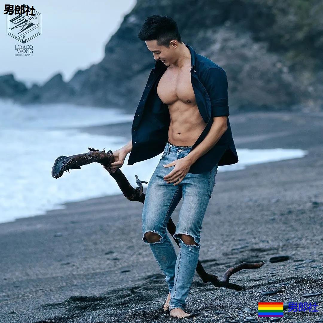 国际运动员在浴室更衣洗Z过程，男+男一个更衣室，看完太可了。 - 51虹马