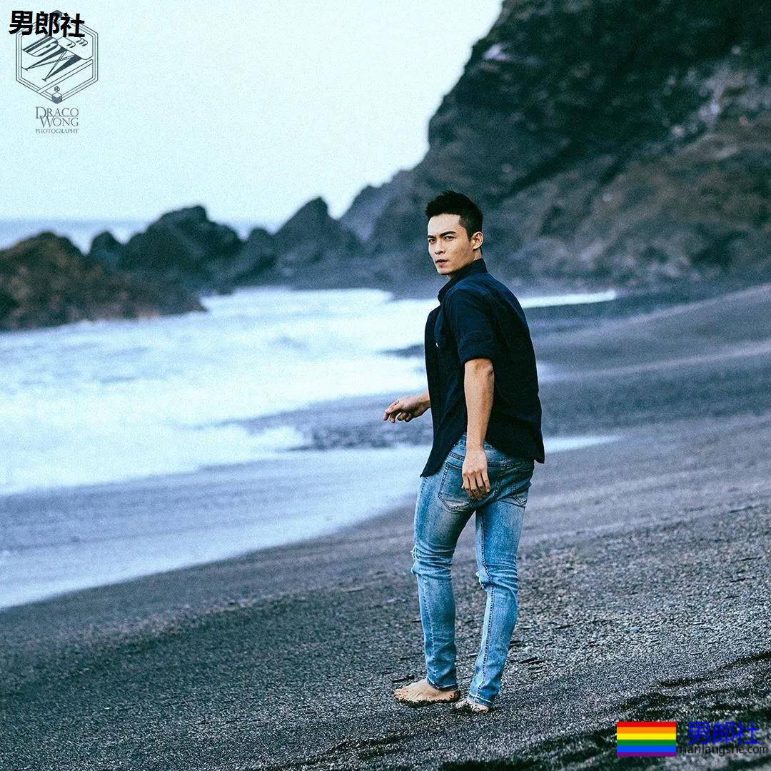 国际运动员在浴室更衣洗Z过程，男+男一个更衣室，看完太可了。 - 51虹马