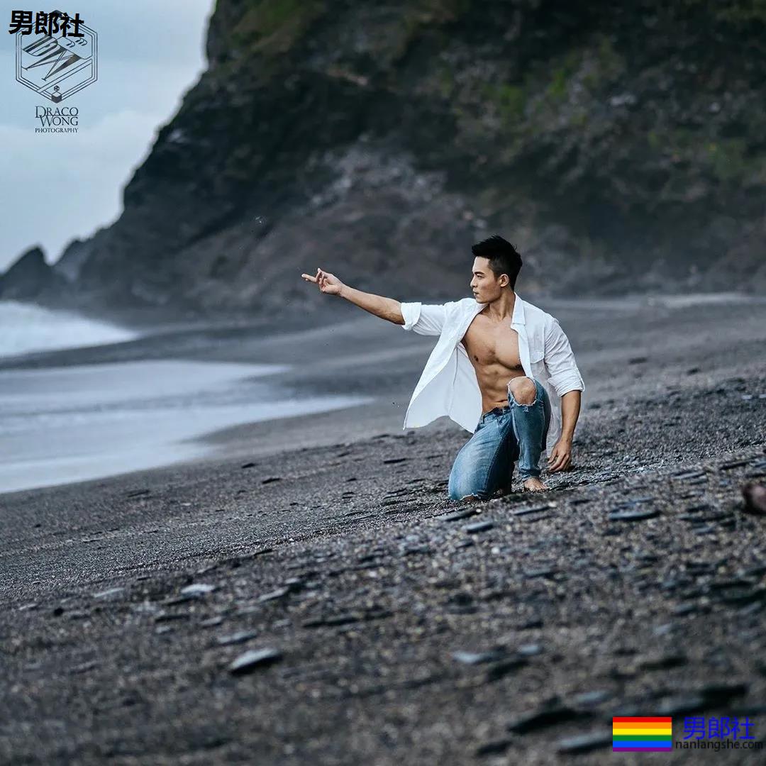 国际运动员在浴室更衣洗Z过程，男+男一个更衣室，看完太可了。 - 51虹马